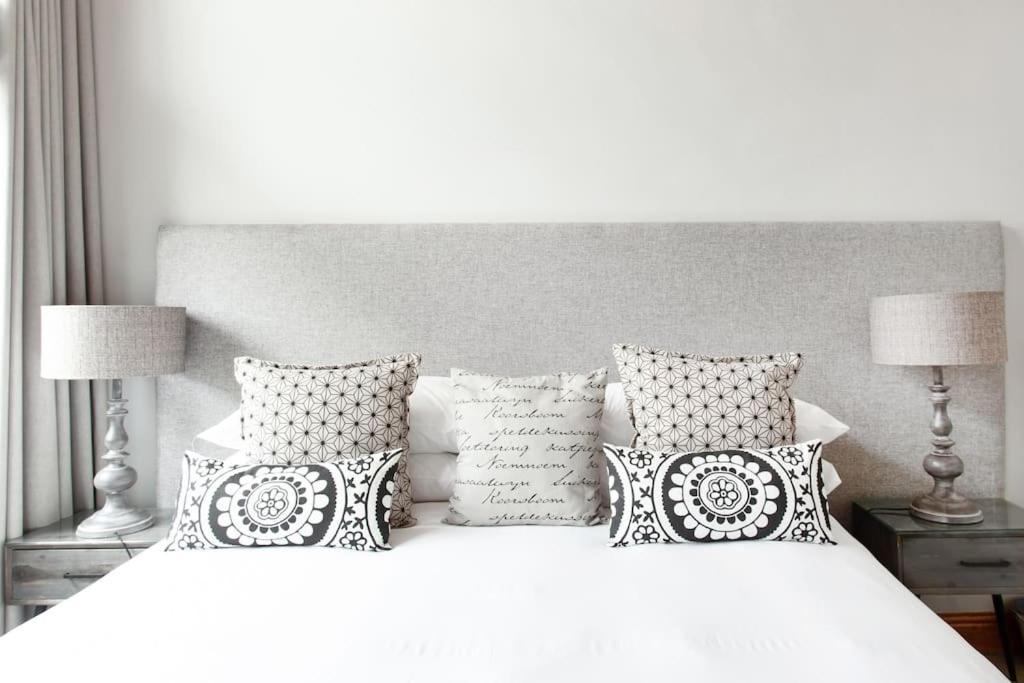 Chung cư 84 m² 2 phòng ngủ, 2 phòng tắm riêng ở Trung tâm Stellenbosch Ngoại thất bức ảnh
