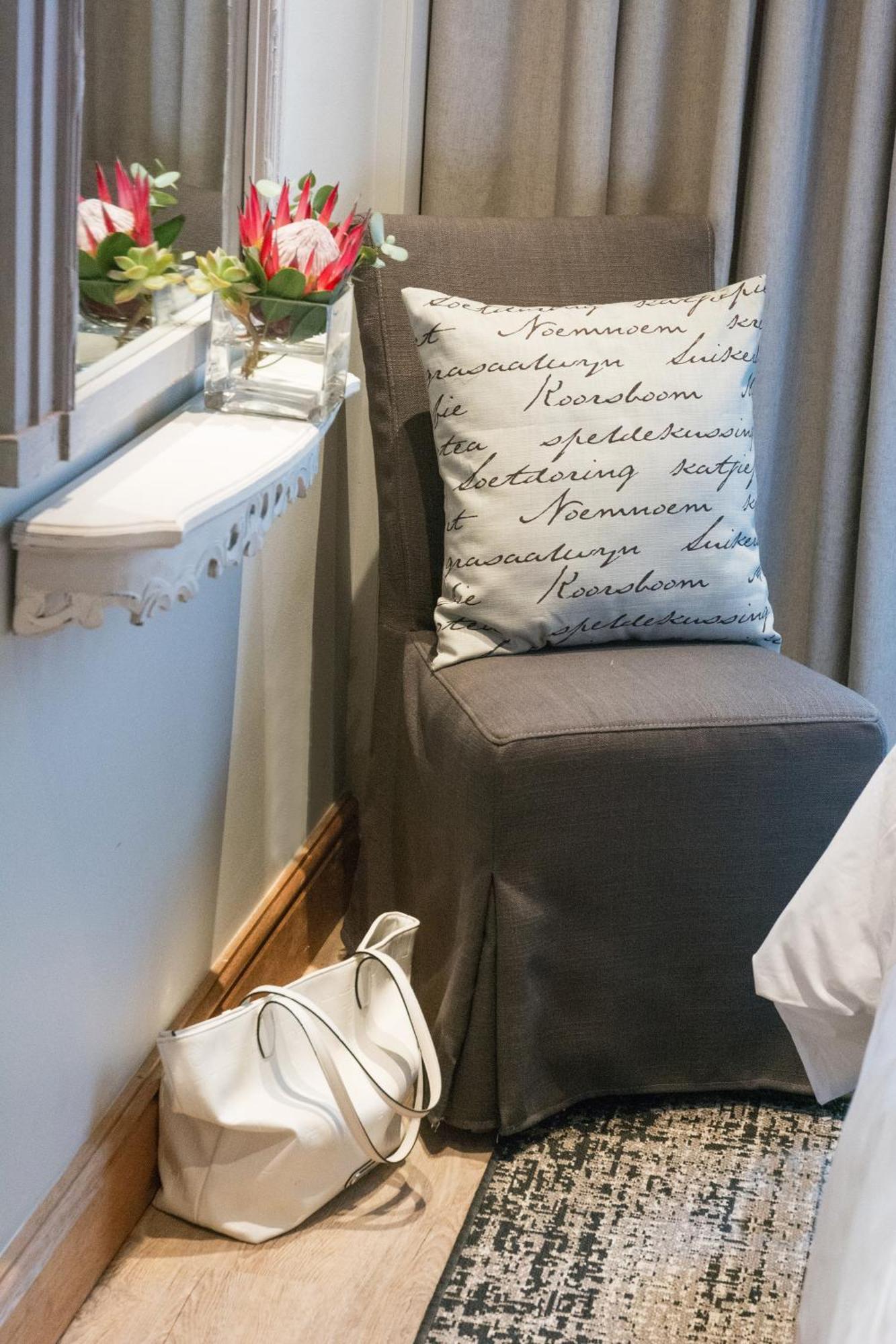 Chung cư 84 m² 2 phòng ngủ, 2 phòng tắm riêng ở Trung tâm Stellenbosch Ngoại thất bức ảnh