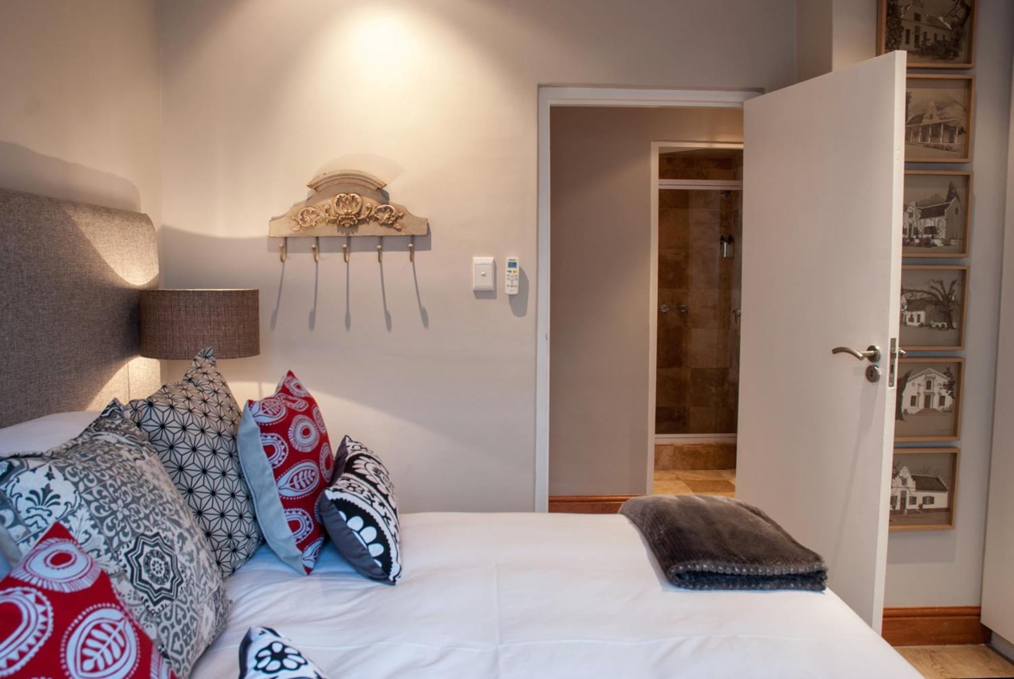 Chung cư 84 m² 2 phòng ngủ, 2 phòng tắm riêng ở Trung tâm Stellenbosch Ngoại thất bức ảnh