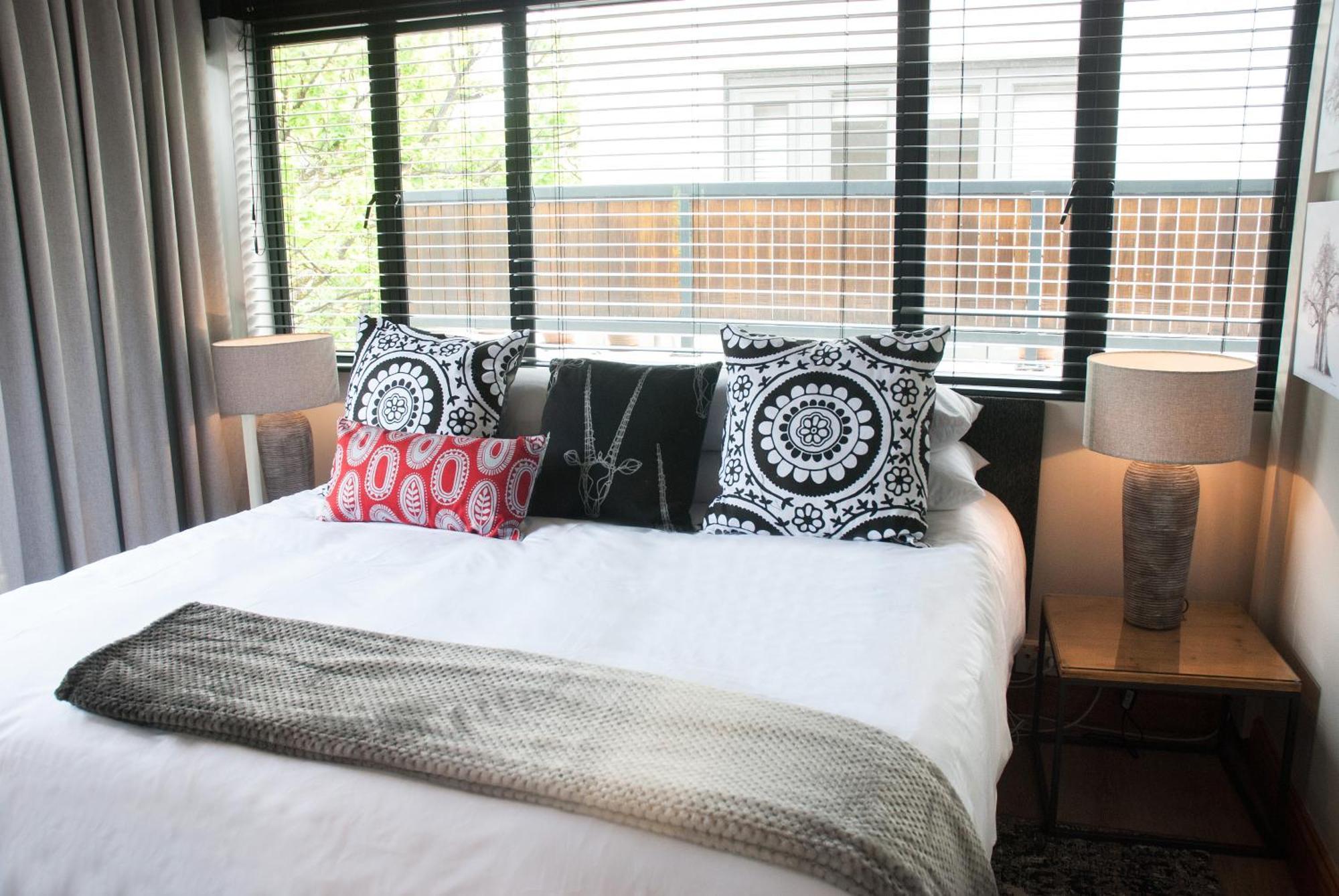 Chung cư 84 m² 2 phòng ngủ, 2 phòng tắm riêng ở Trung tâm Stellenbosch Ngoại thất bức ảnh