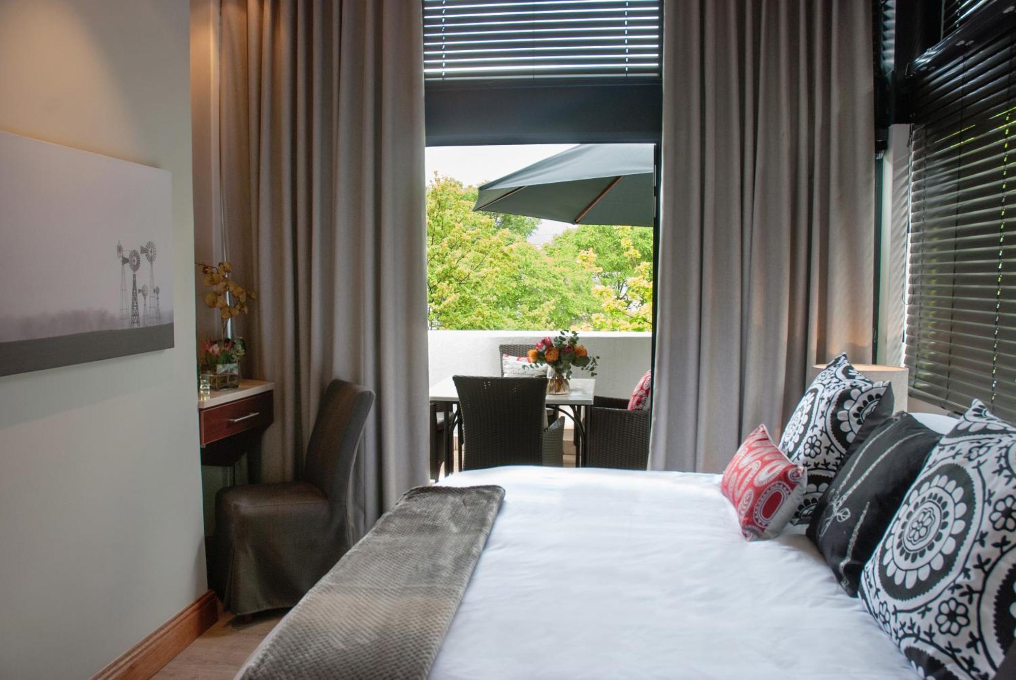 Chung cư 84 m² 2 phòng ngủ, 2 phòng tắm riêng ở Trung tâm Stellenbosch Ngoại thất bức ảnh