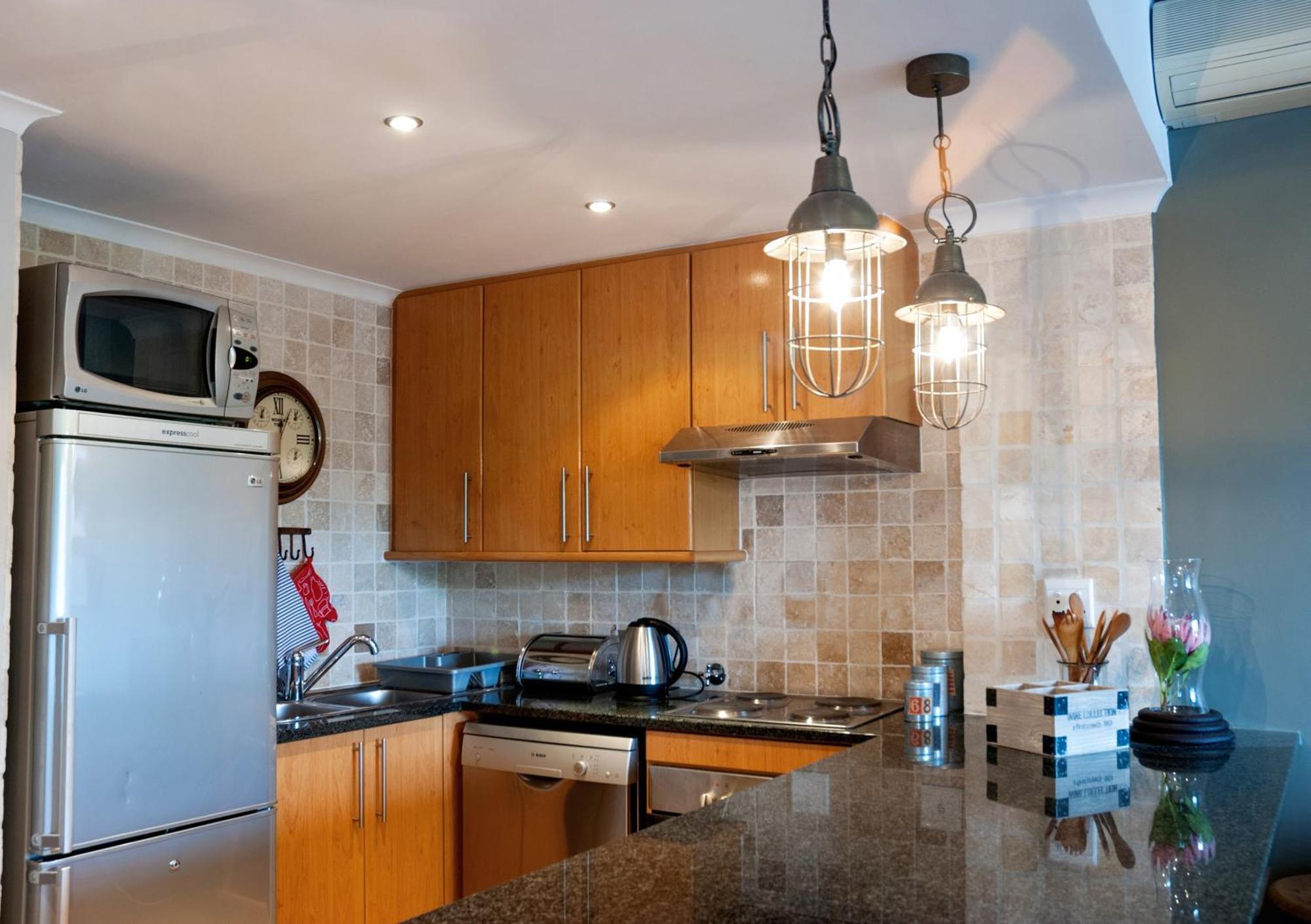 Chung cư 84 m² 2 phòng ngủ, 2 phòng tắm riêng ở Trung tâm Stellenbosch Ngoại thất bức ảnh