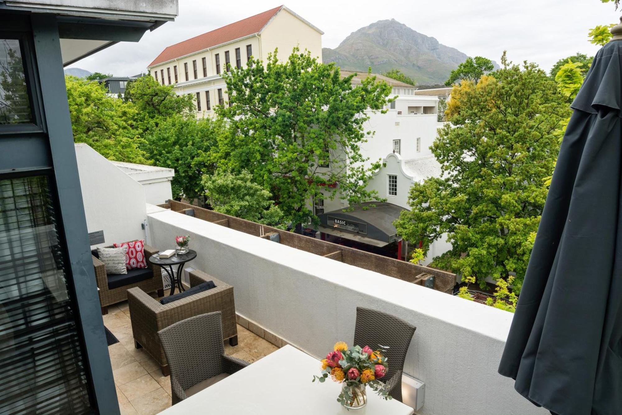 Chung cư 84 m² 2 phòng ngủ, 2 phòng tắm riêng ở Trung tâm Stellenbosch Ngoại thất bức ảnh